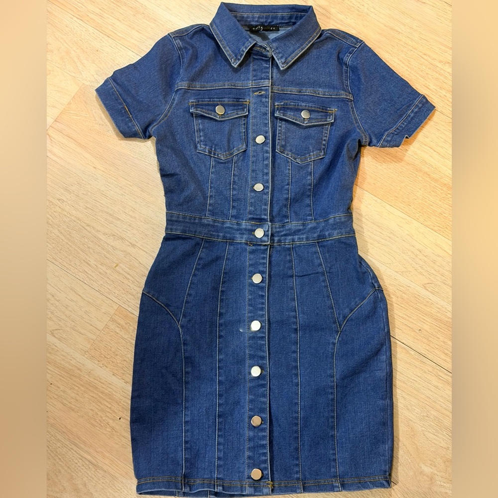 Beautiful 😻 new without tags /Denim Button-Front Midi Dress in Dark Blue